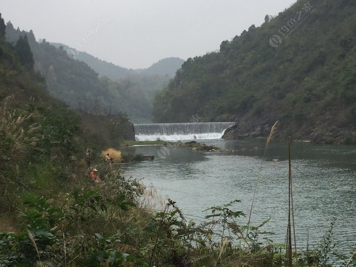 选择了一个回水湾处.走水稍微轻微一点的地方