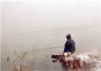 钓友解析冬季钓鱼时如何能准确找到鱼窝