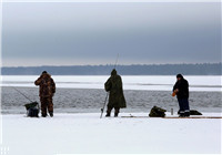 冬季江河湖泊钓鲤鱼钓位与渔具如何选择