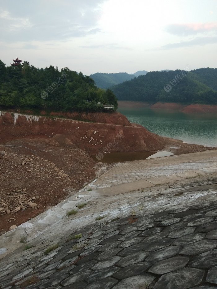 乌川水库有人刷白条没.